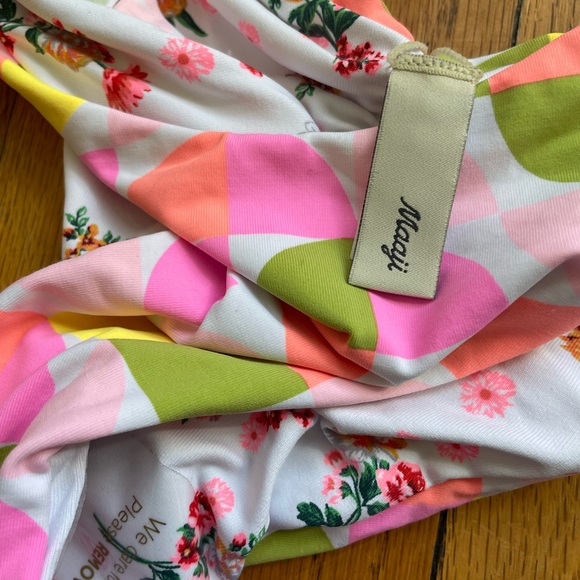 3 bottoms 1 top bikini - Picture 3 of 6